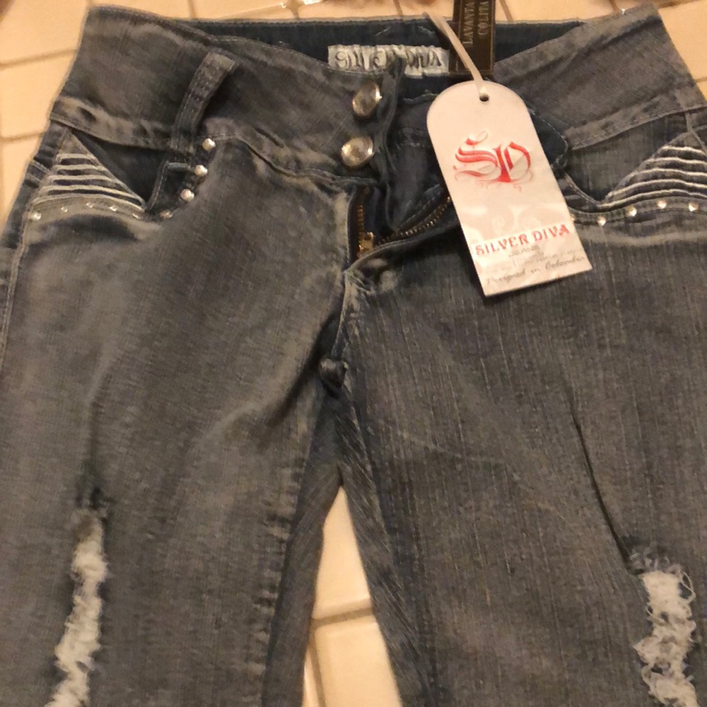 Columbian Butt hugging jeans in washed denim sm 7